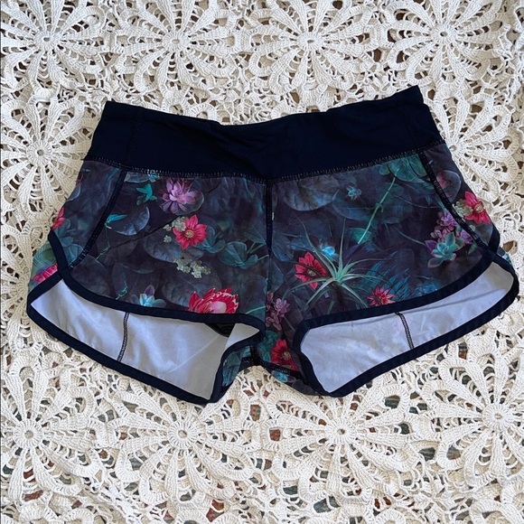Lululemon Speed Up Shorts Curious Jungle Multi Black - Picture 3 of 3